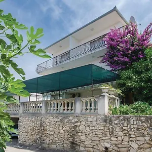 apartments-ljubomir-trogir.hotels-in-trogir.com/